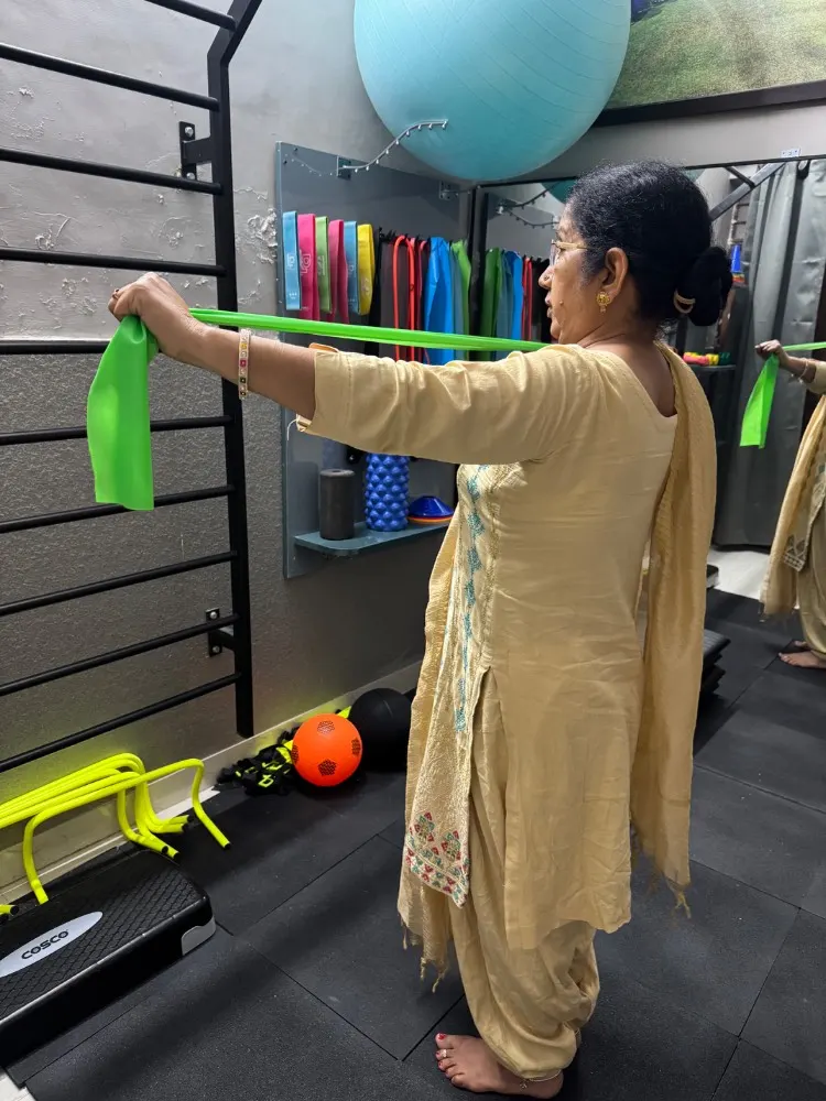 Flexaura Sports And Spine Physiotherapy Clinic - Treatment facility and rehabilitation equipment in Defence enclave, Meerut - Photo 3